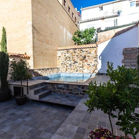 Apartamentos Turisticos De La Bernarda Касерес Екстер'єр фото