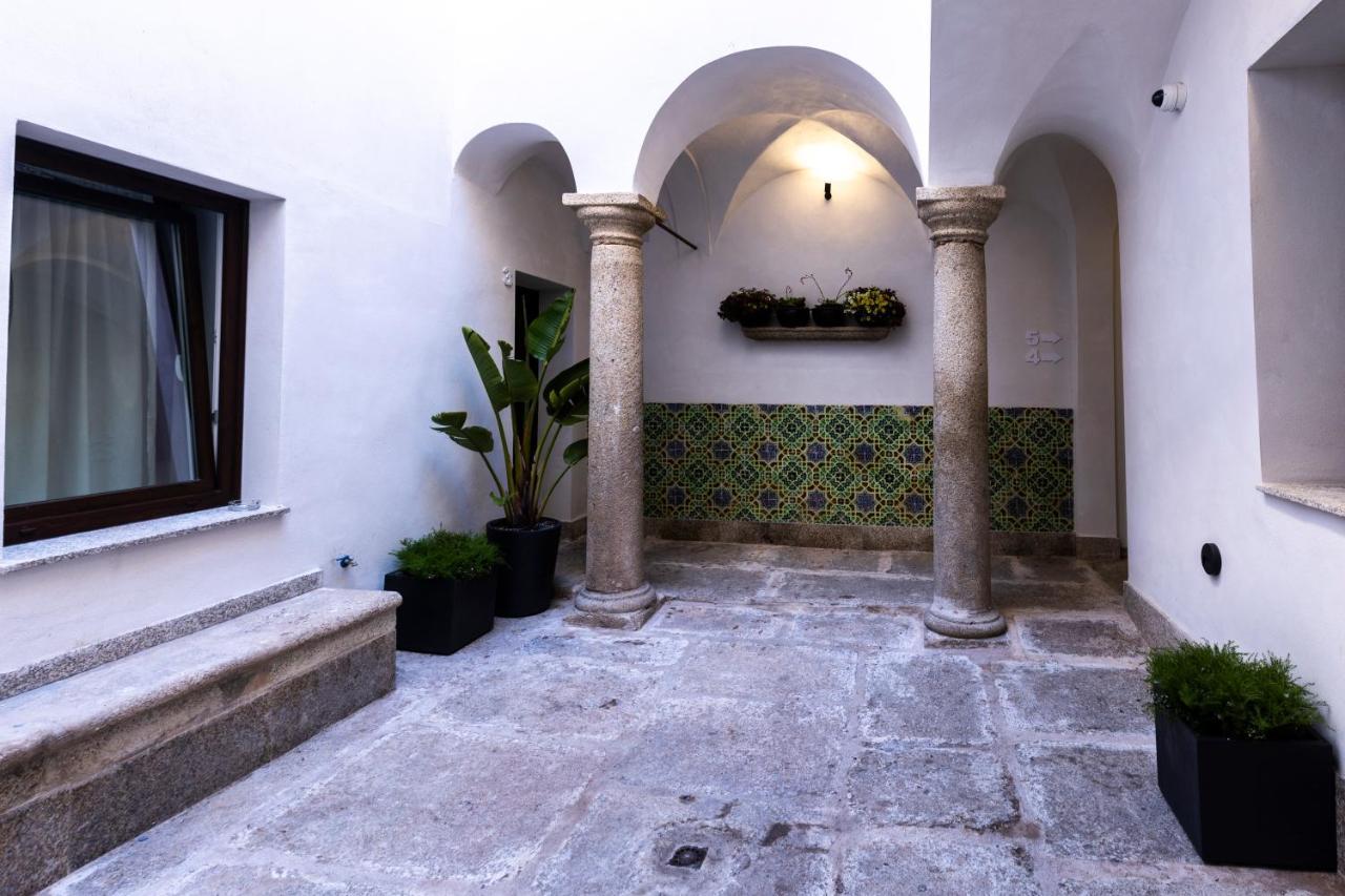 Apartamentos Turisticos De La Bernarda Касерес Екстер'єр фото